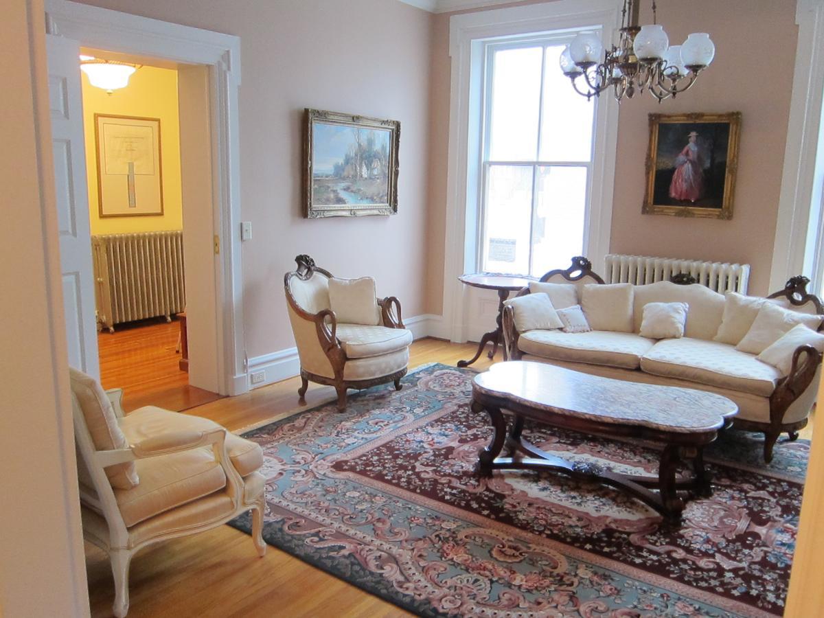 The Swope Manor Bed & Breakfast 2*