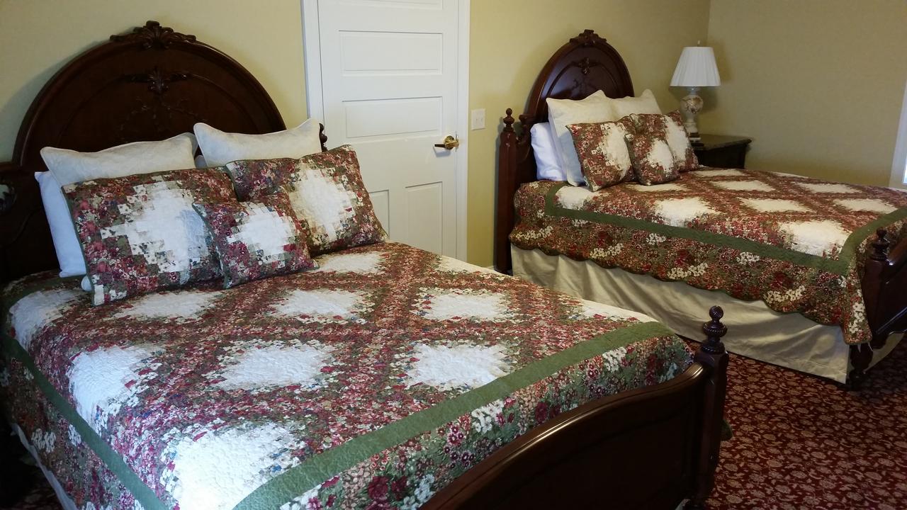 The Swope Manor Bed & Breakfast 2*