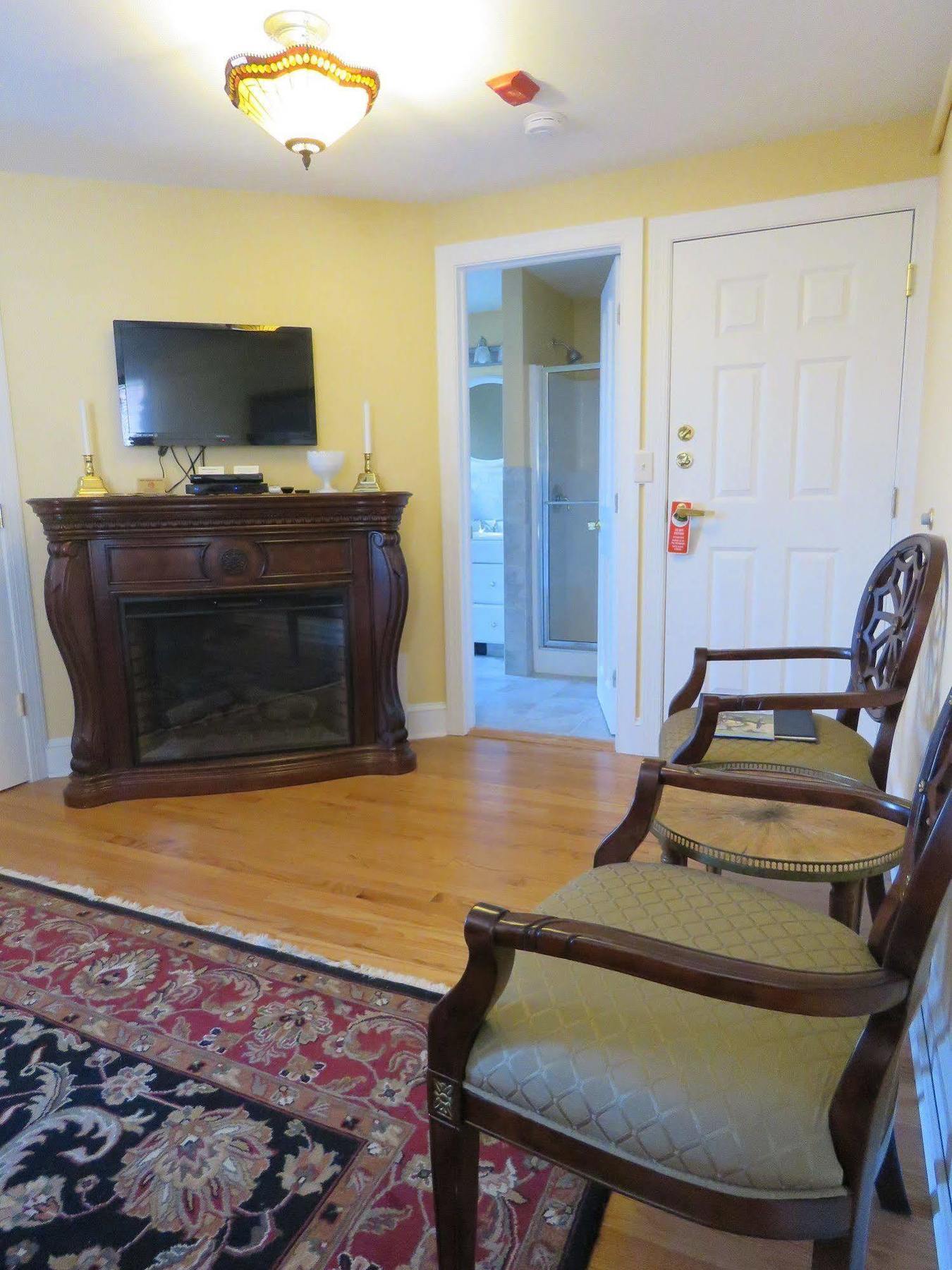 The Swope Manor Bed & Breakfast 2*