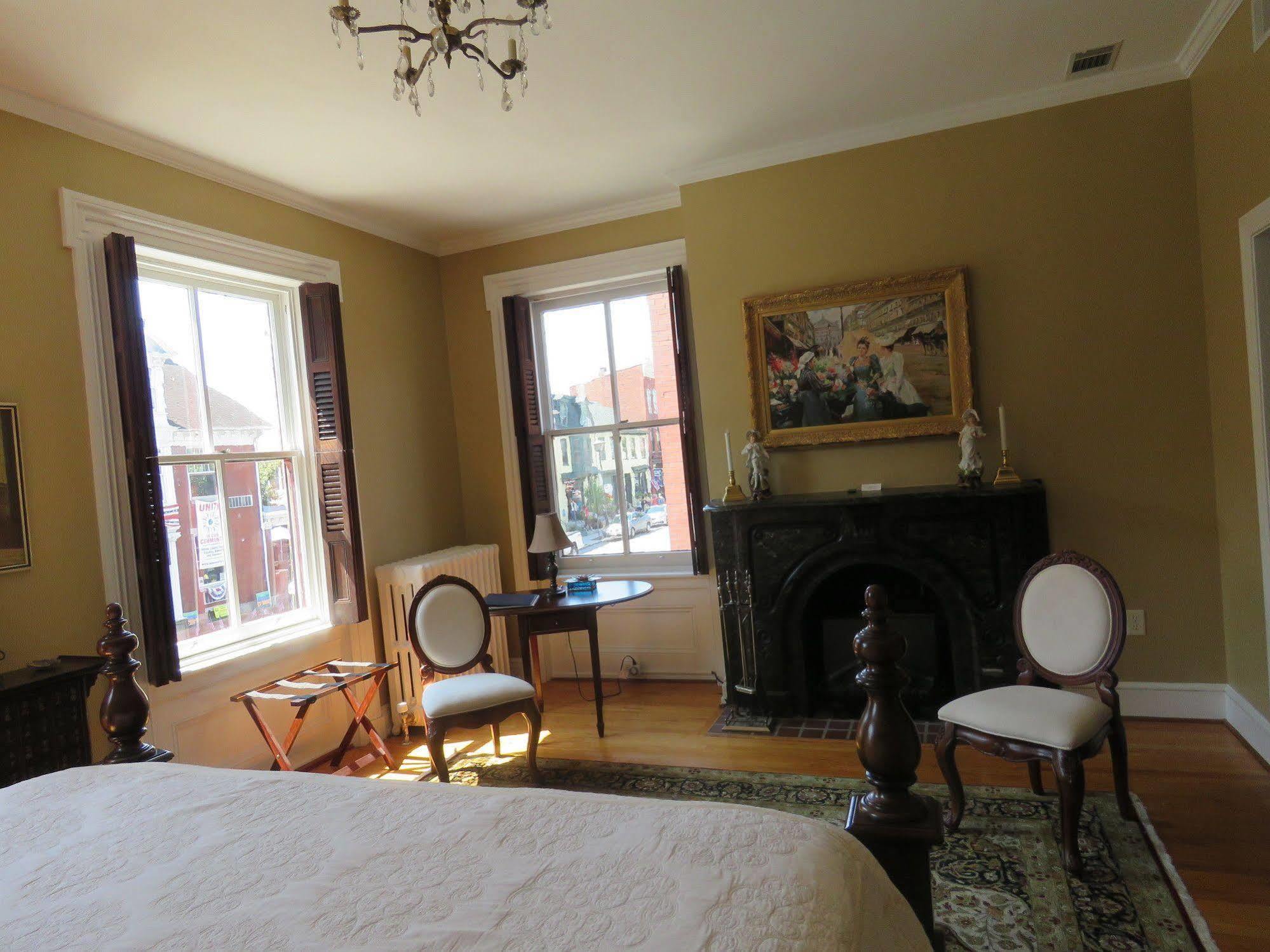 The Swope Manor Bed & Breakfast 2*
