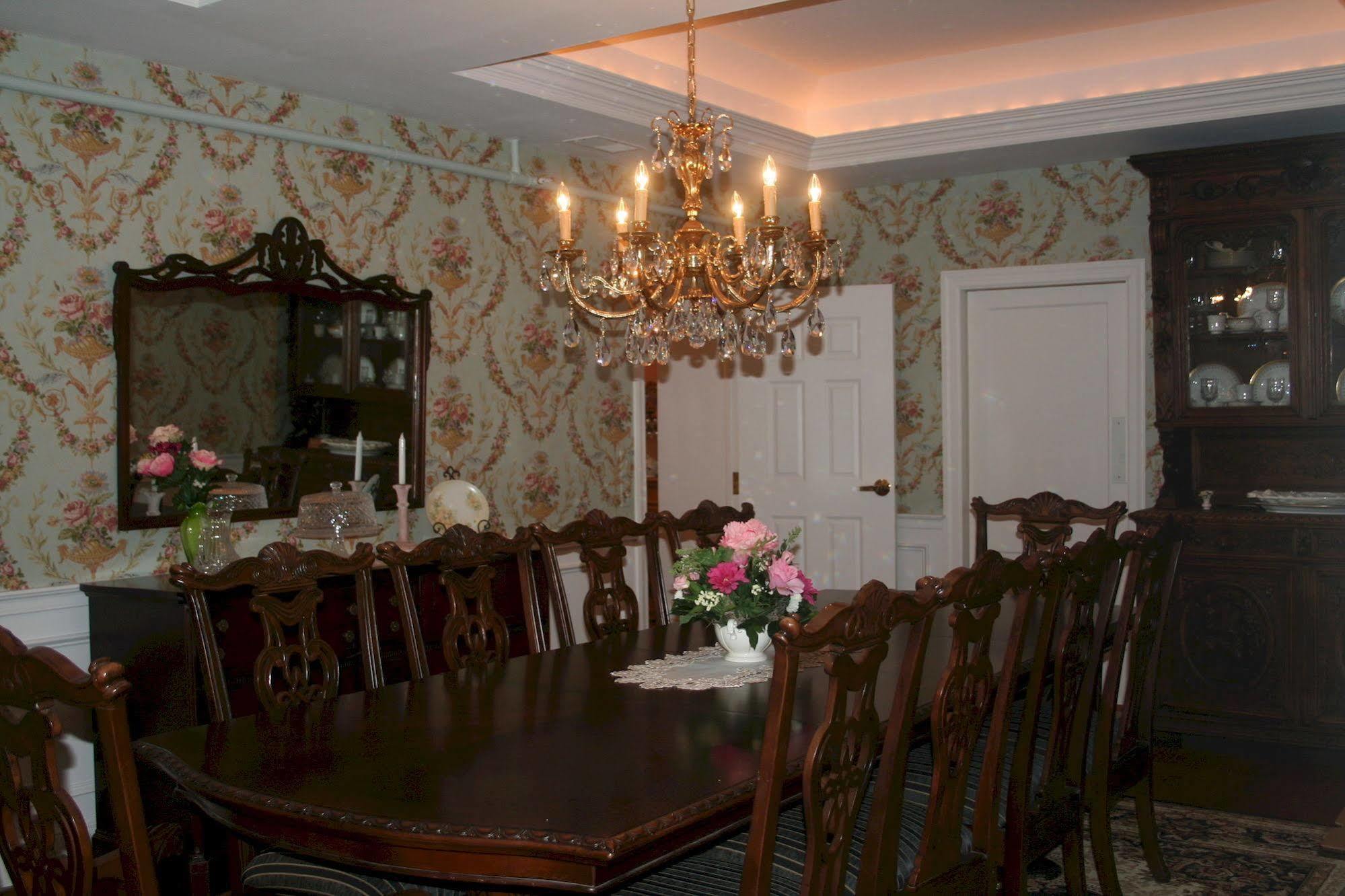 The Swope Manor Bed & Breakfast 2*
